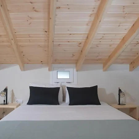Agiopetra Lofts * كافالا